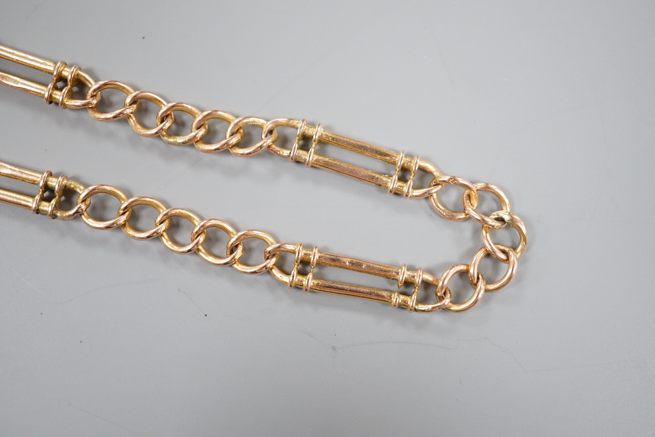 A 375 elongated and oval link chain, 43cm